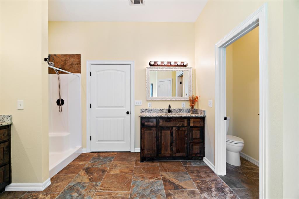 821 County Road Paris, TX 75462 - Photo 19 of 40