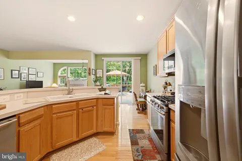$825,000 | 4093 Oak Village Landing, Fairfax, VA 22033