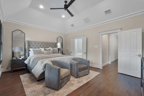 $1,070,000 | 537 West 22nd Street, Houston, TX 77008