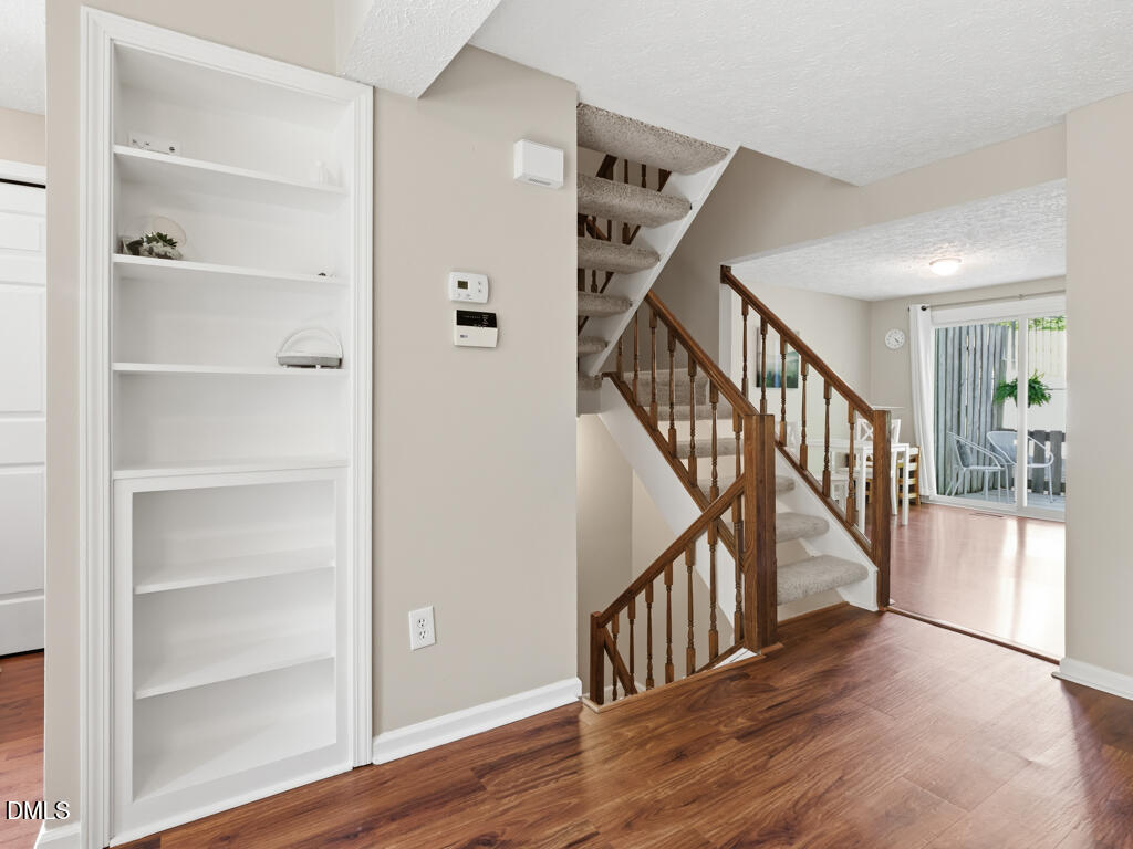 819 Genford Court Raleigh, NC 27609 - Photo 7 of 31 011-819GenfordCt-20260521