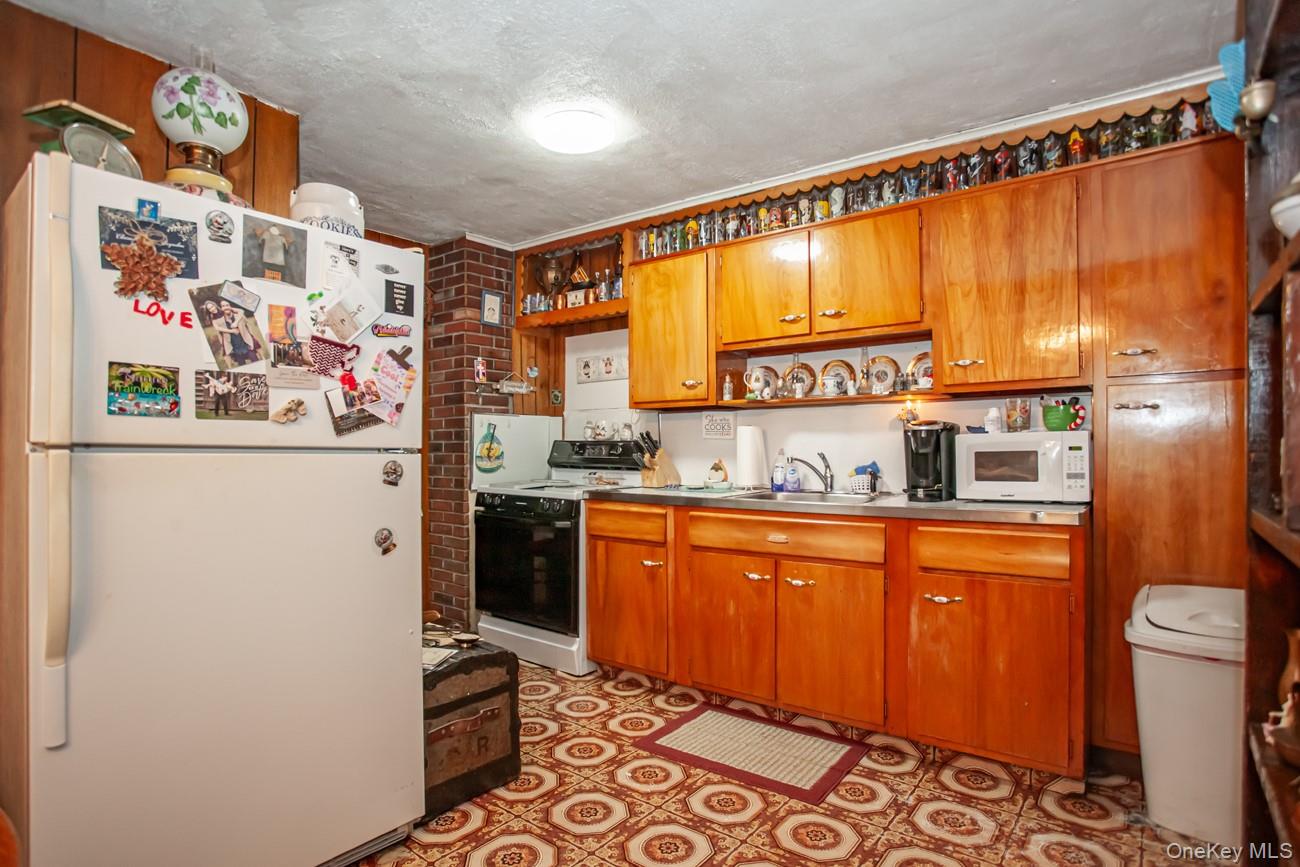 211 Broadway Verplanck, NY 10596 - Photo 18 of 48 a kitchen with stainless steel appliances a refrigerator and a sink