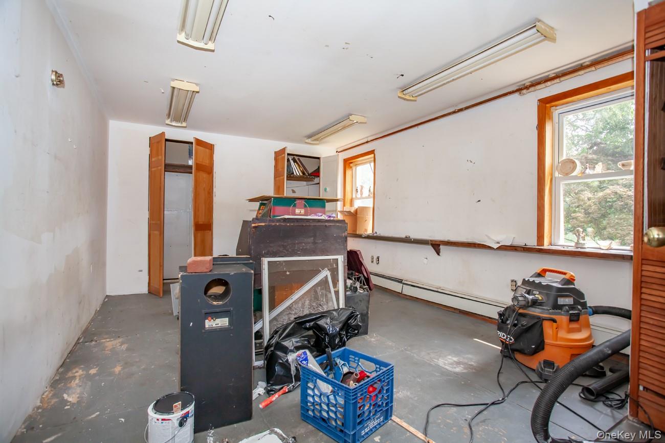 211 Broadway Verplanck, NY 10596 - Photo 25 of 48 a room with furniture and window