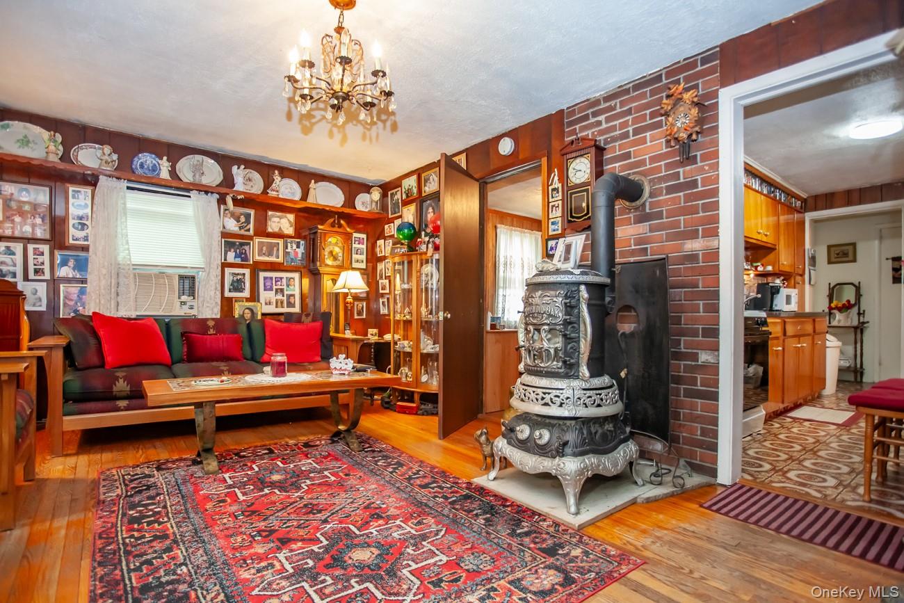 211 Broadway Verplanck, NY 10596 - Photo 5 of 48 a living room with furniture and a rug