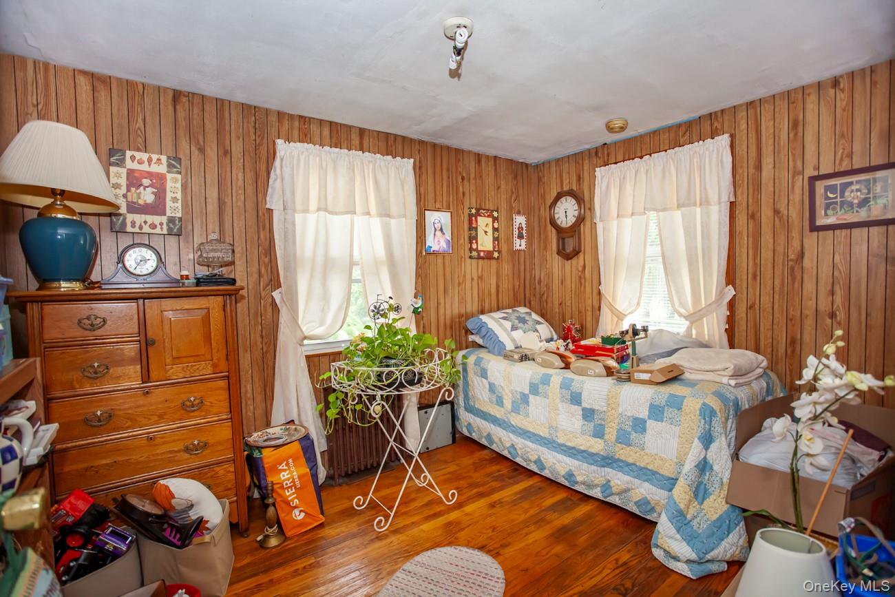 211 Broadway Verplanck, NY 10596 - Photo 10 of 48 a living room with furniture windows and a potted plant