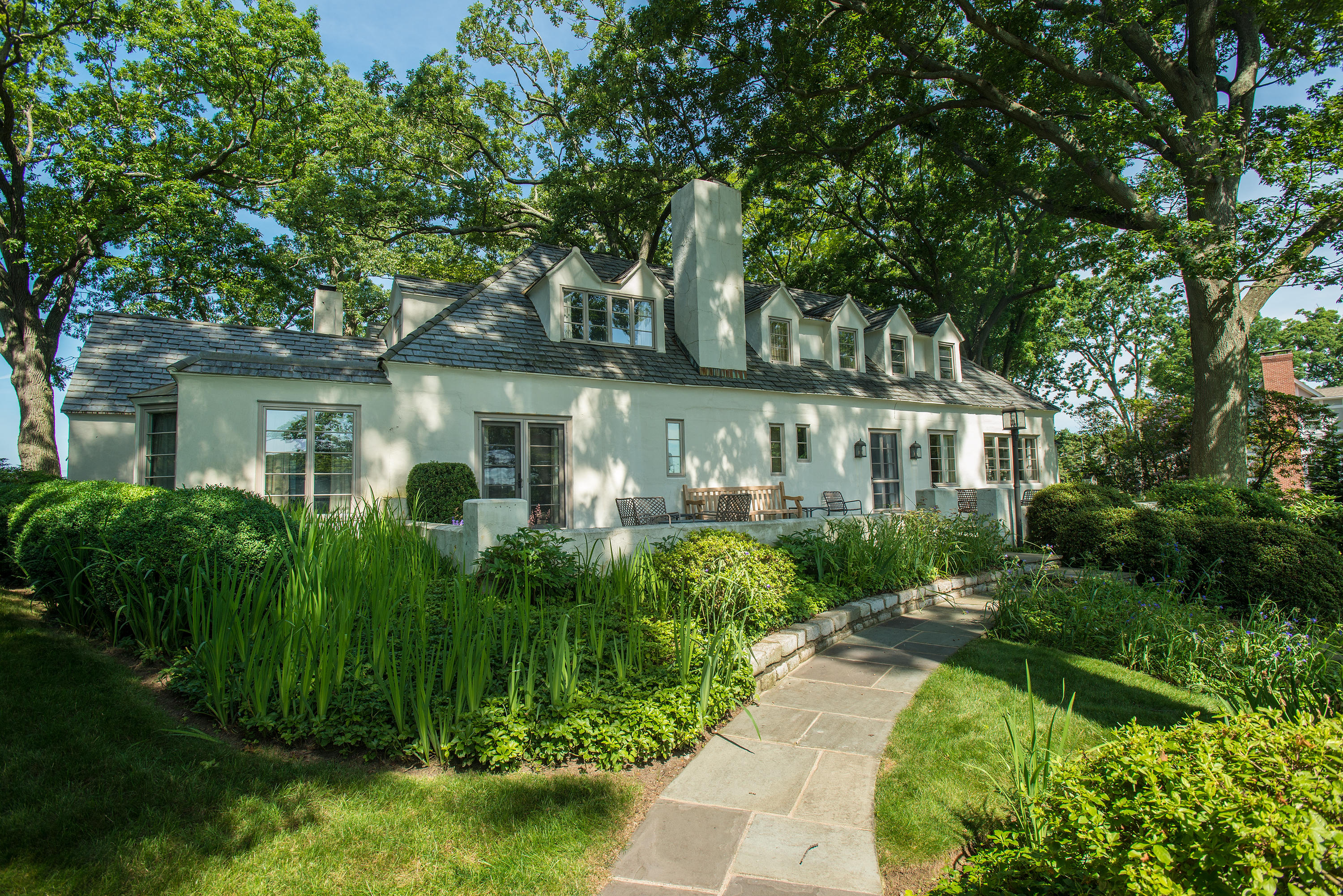 11 Contentment Island Road Darien, CT 06820 - Photo 19 of 31 a front view of a house with a garden