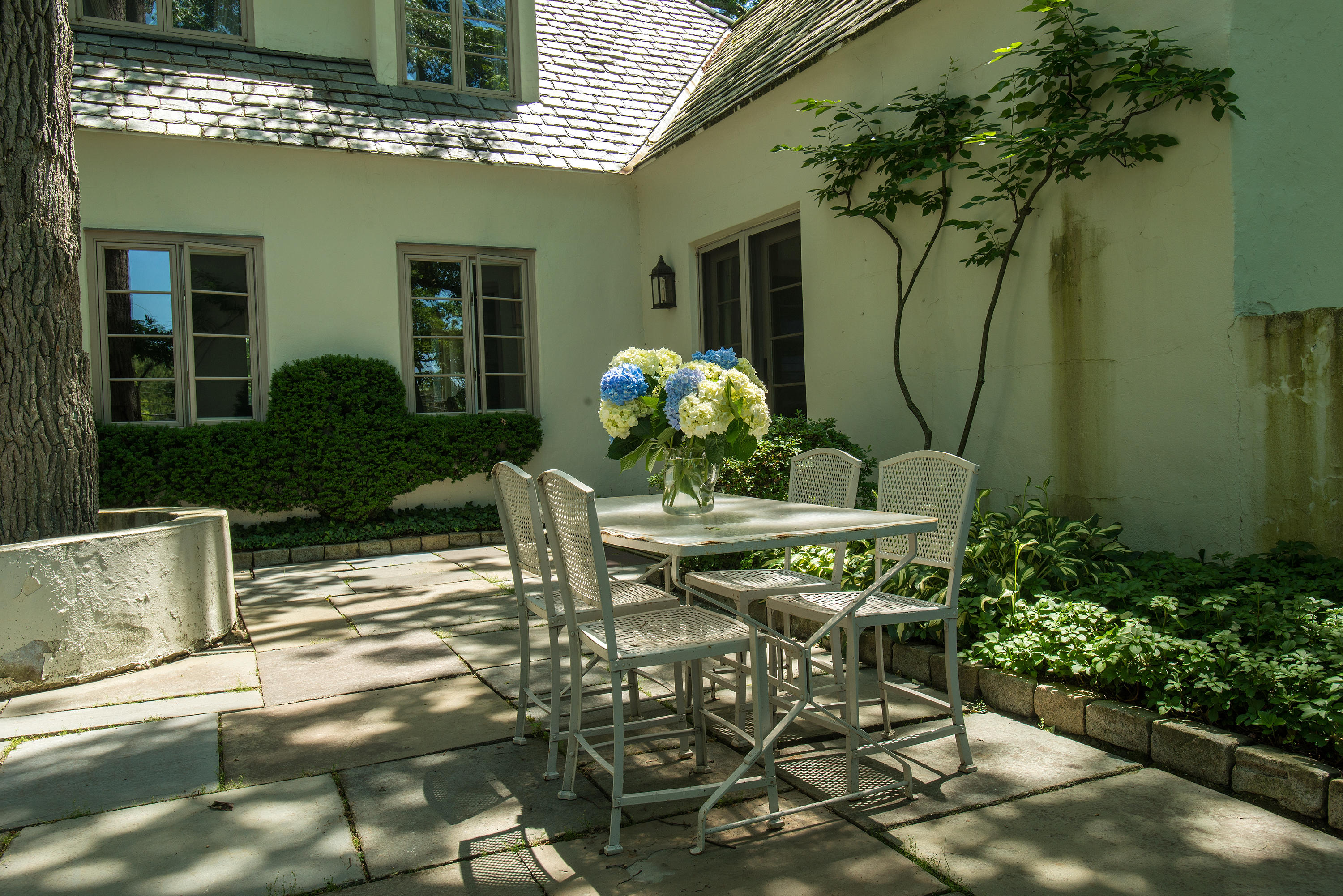 11 Contentment Island Road Darien, CT 06820 - Photo 7 of 31 a view of a chairs and table in a patio
