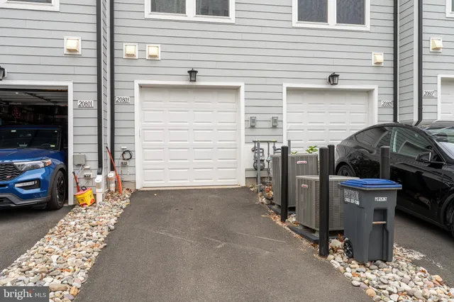 a view of a back yard of the house