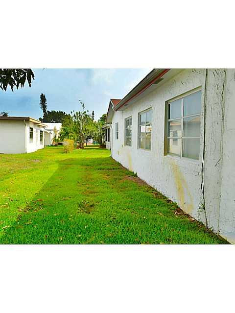 7613 Northwest 67th Avenue Fort Lauderdale, FL 33321 - Photo 10 of 30 Exterior Back
