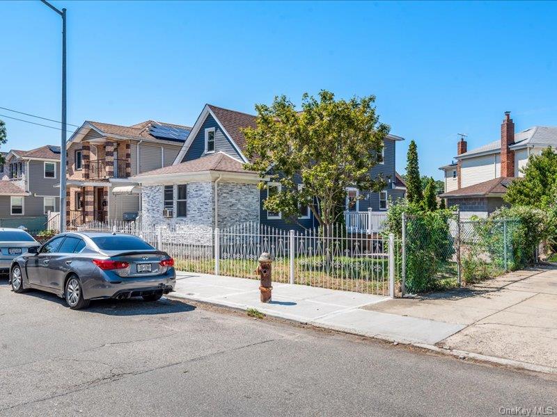 176-27 Sunbury Road Queens, NY 11434 - Photo 8 of 31 View of front of home featuring a fenced front yard
