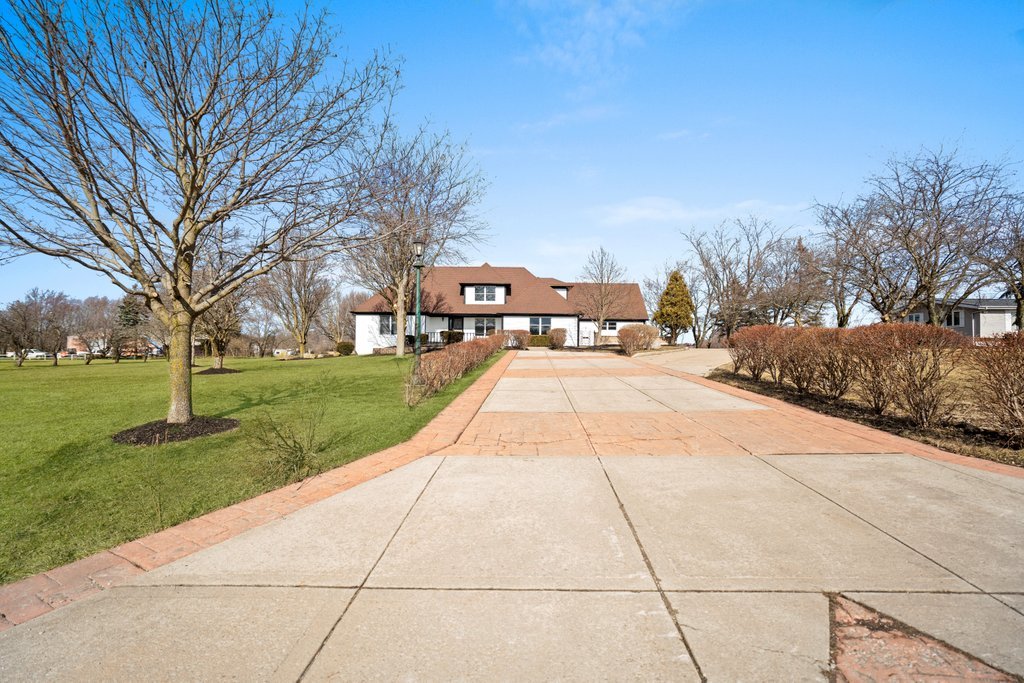 4632 West Offner Road Monee, IL 60449 - Photo 4 of 116 a view of a yard with plants and trees