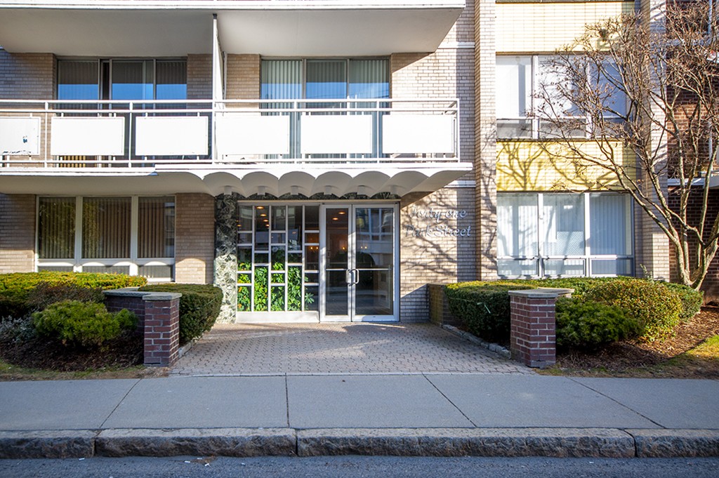 41 Park Street, Unit 207 Brookline, MA 02446 - Photo 24 of 25 a front view of a house with a garden