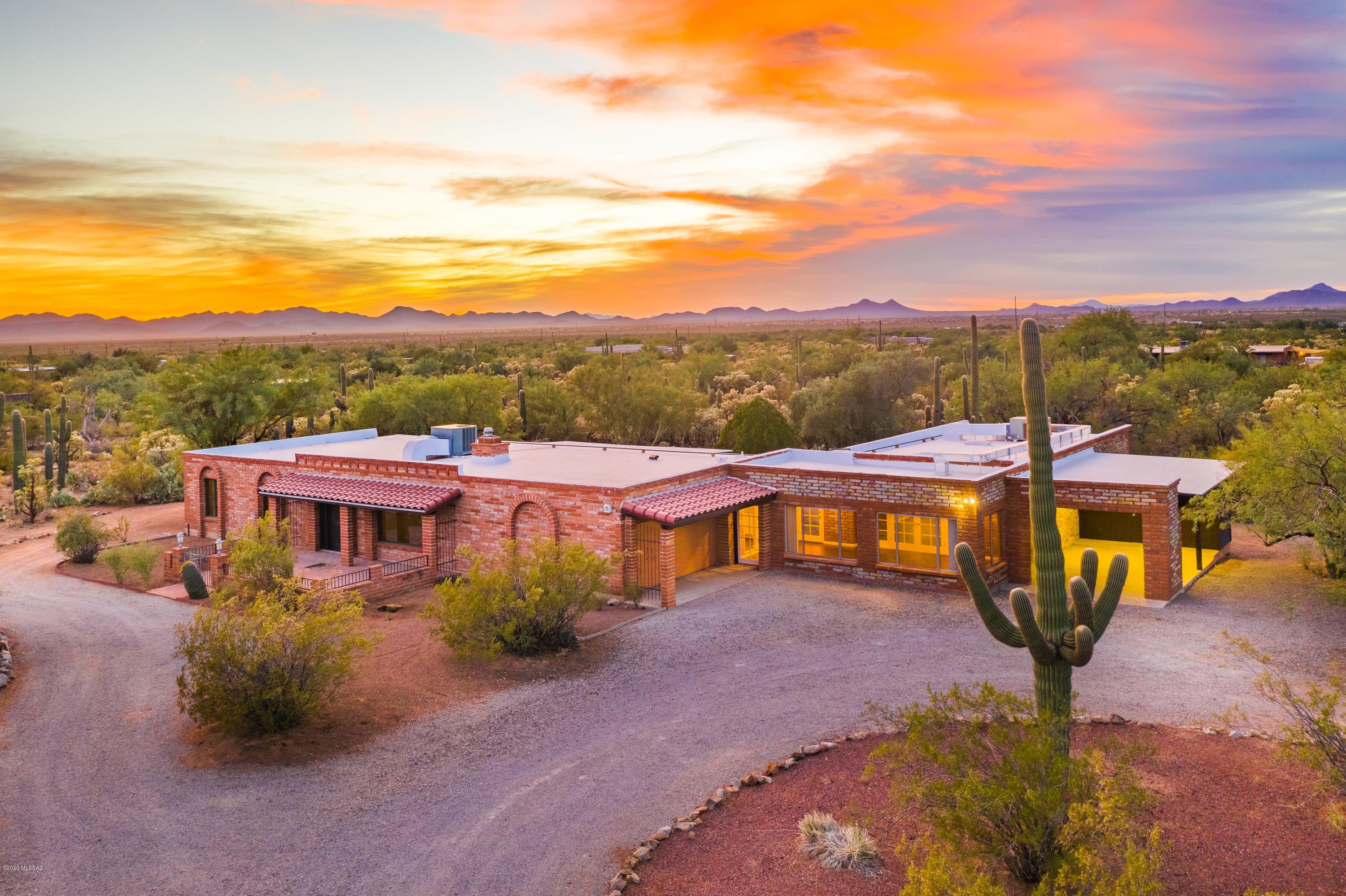 4261 North Old Rnch Road Tucson, AZ 85743 - Photo 1 of 50