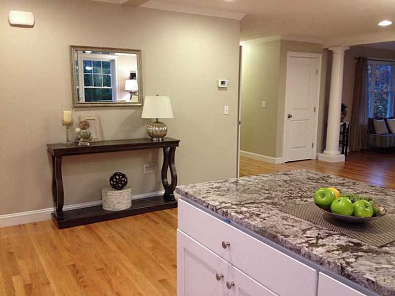 2 Sables Way Lincoln, RI 02865 - Photo 5 of 14 Entry. Foyer/Kitchen
