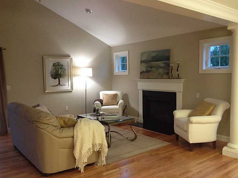 2 Sables Way Lincoln, RI 02865 - Photo 6 of 14 Living Room.