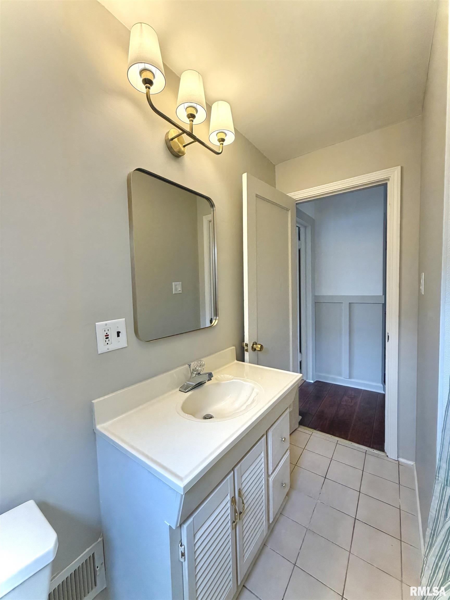 135 10th Street Carmi, IL 62821 - Photo 20 of 42