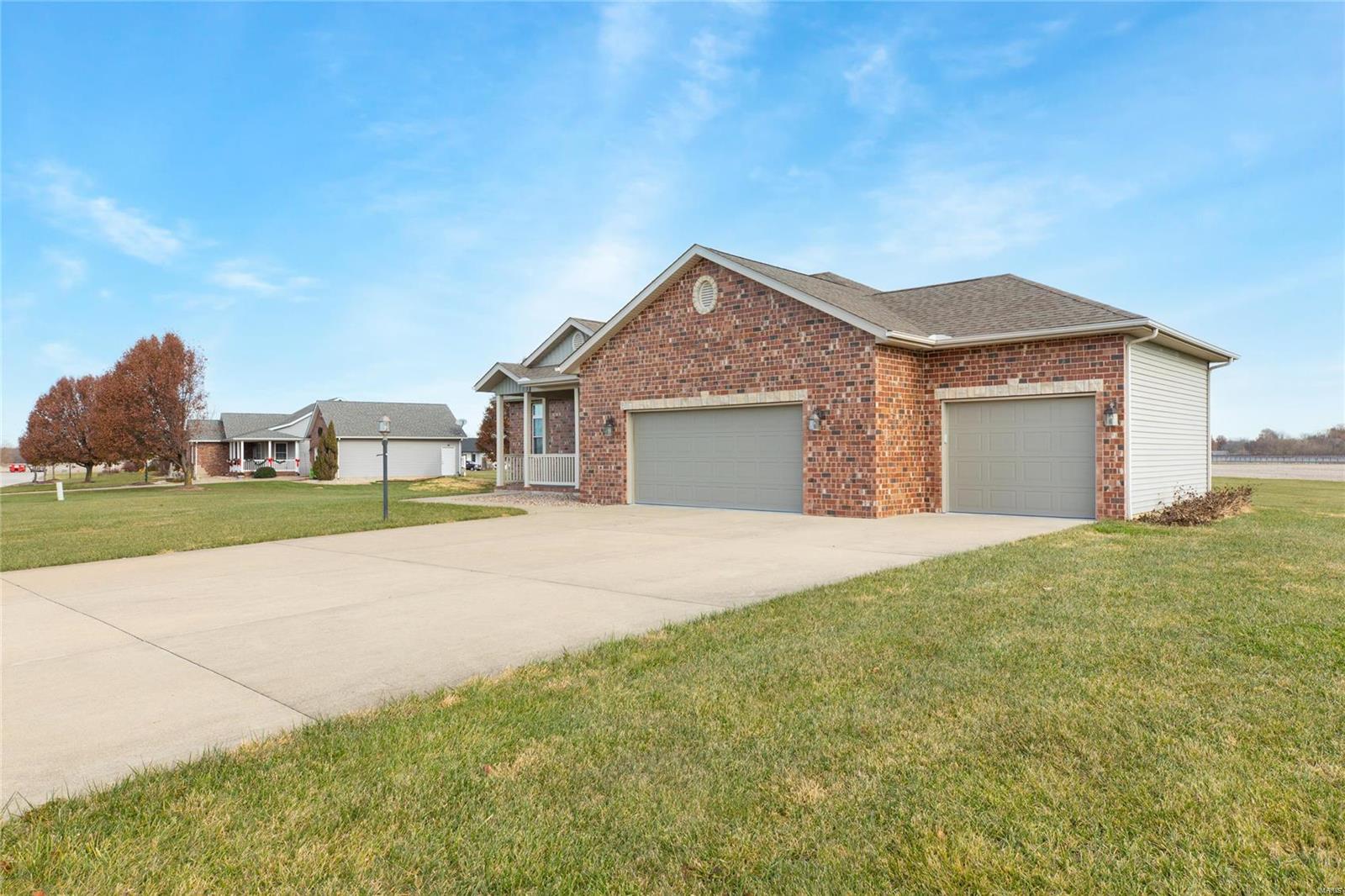 2 Austin Court Brighton, IL 62012 - Photo 3 of 48 Gallery Image 3
