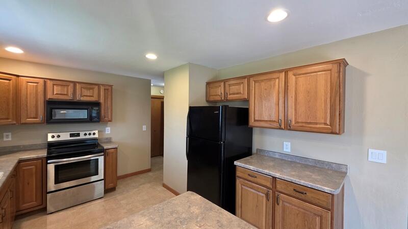 4725 Fox Grove Road Sheboygan, WI 53081 - Photo 8 of 47 Kitchen