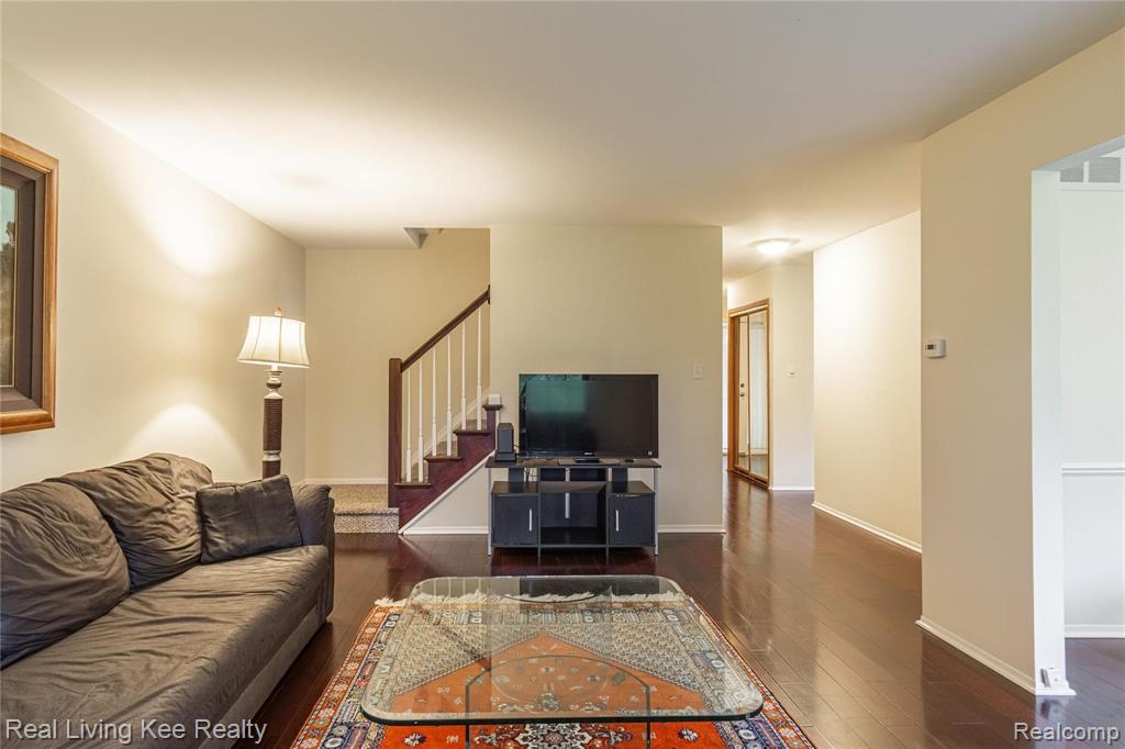 1870 Allenway Court Rochester Hills, MI 48309 - Photo 3 of 40