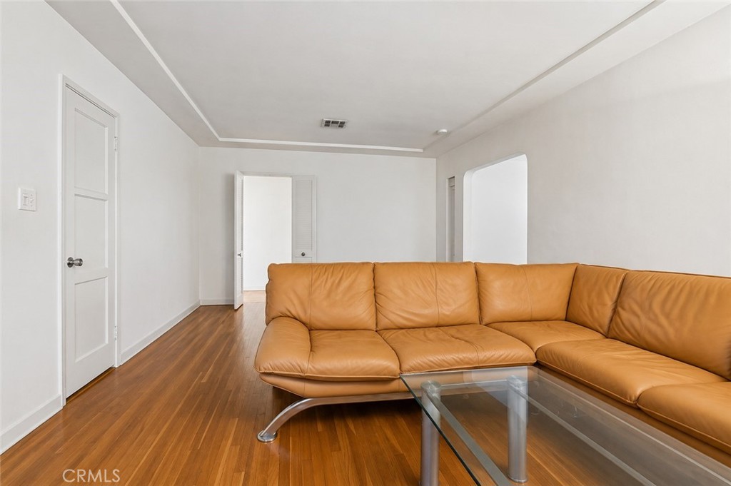 2209 Queensberry Road Pasadena, CA 91104 - Photo 10 of 44 a living room with a couch