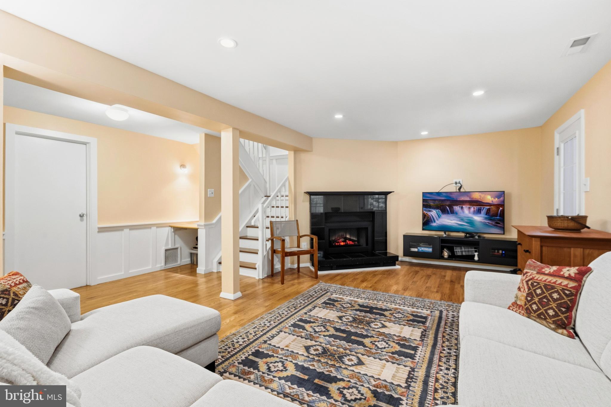 2303 Middle Creek Lane Reston, VA 20191 - Photo 35 of 48 Recessed Lighting
14' x 20'