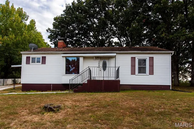 $109,900 | 1046 Gravois Road, St. Clair, MO 63077