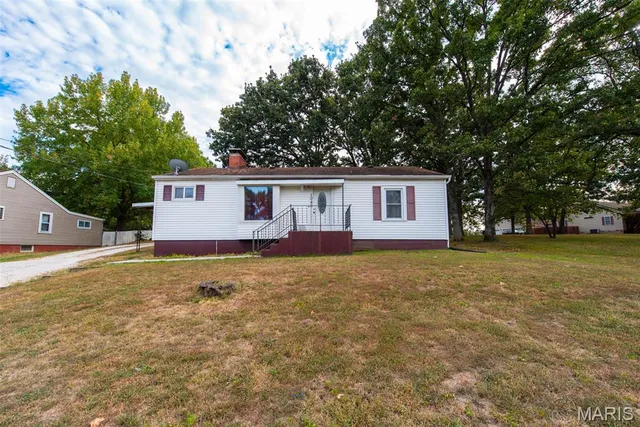 $109,900 | 1046 Gravois Road, St. Clair, MO 63077