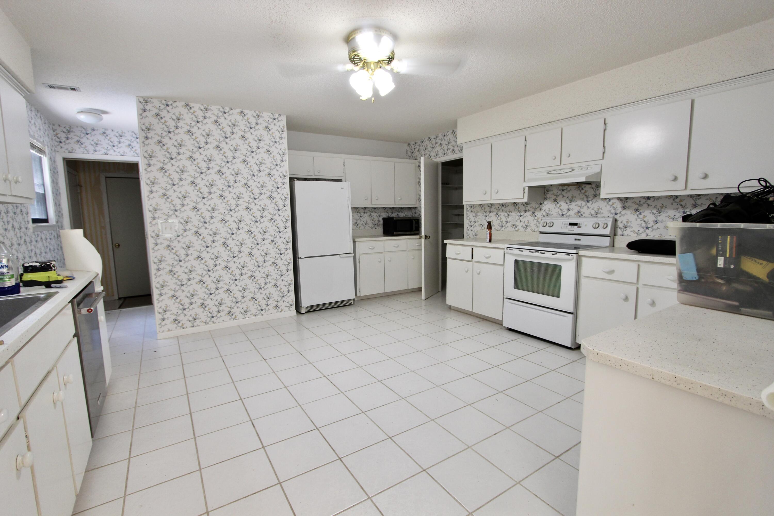 1088 Tallokas Road Crestview, FL 32536 - Photo 5 of 16 a kitchen with cabinets and appliances