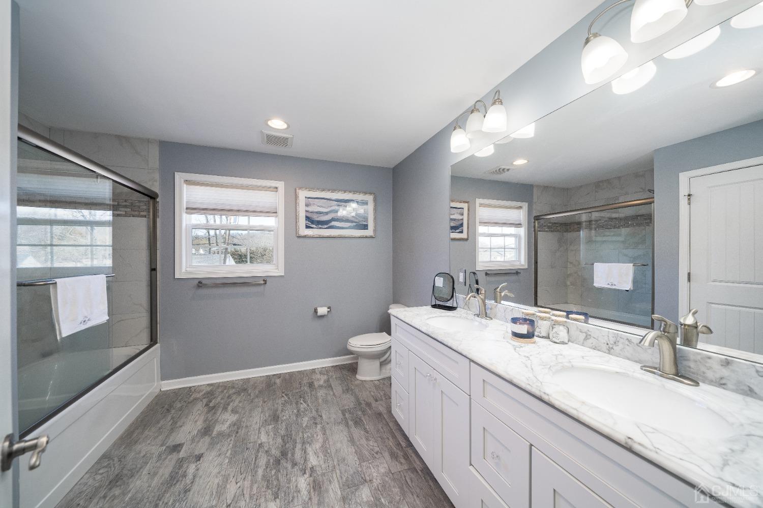 5 Glen Gary Road Middlesex, NJ 08846 - Photo 22 of 37 a spacious bathroom with a double vanity sink and a mirror