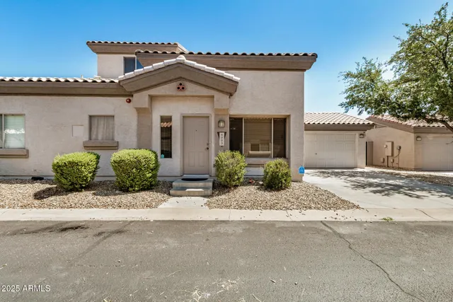 a view of entryway with a potted plant