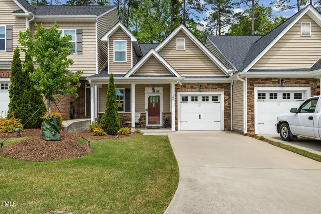 a view of a house with backyard and porch
