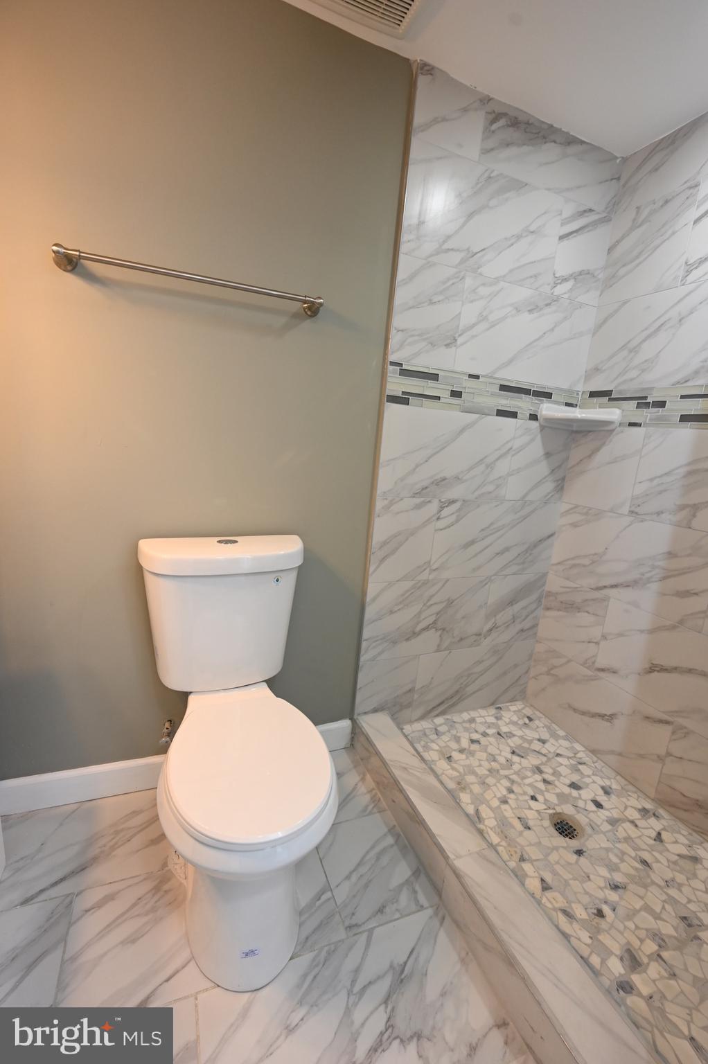 1018 Wicklow Road Baltimore, MD 21229 - Photo 18 of 38