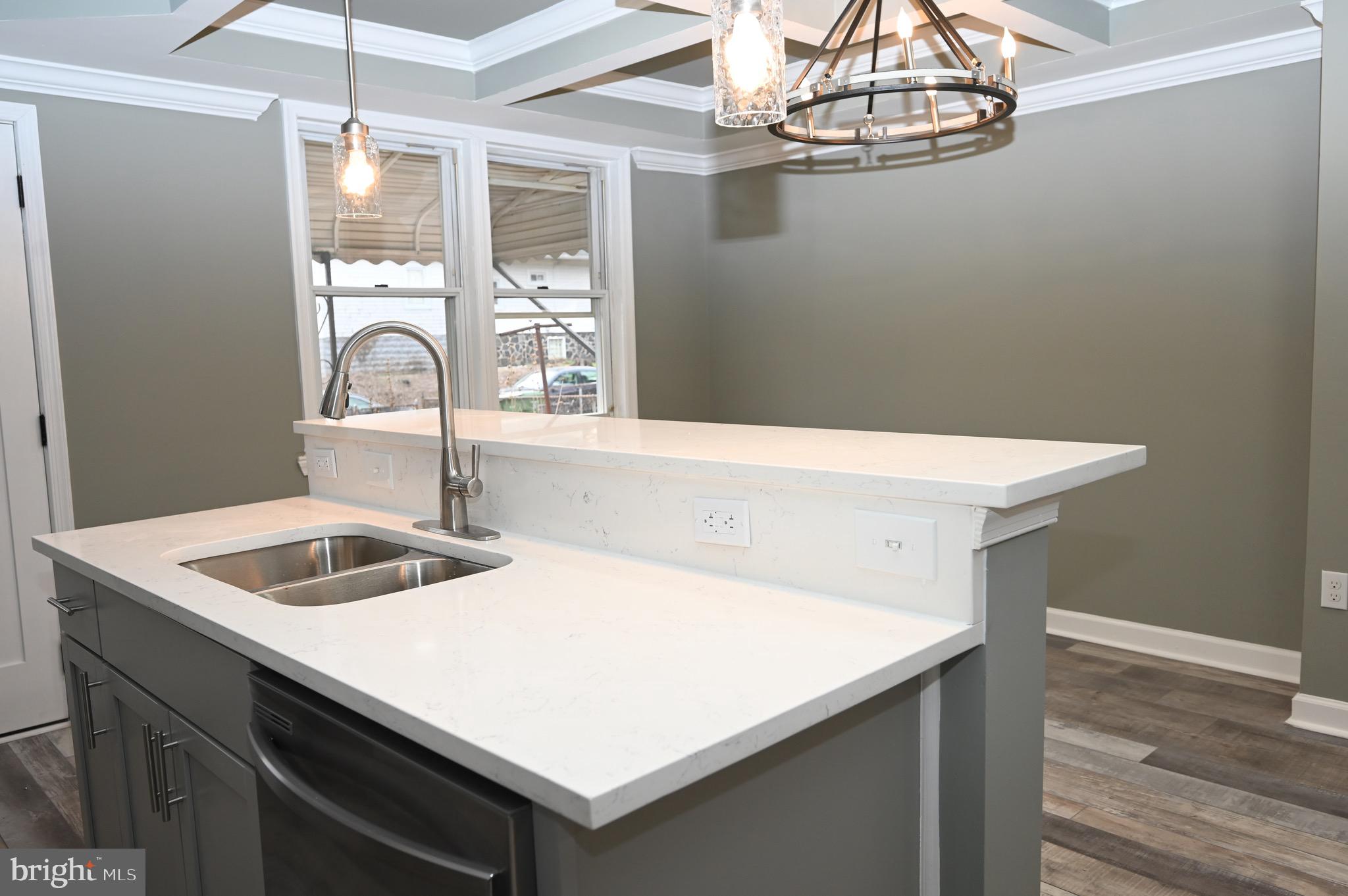 1018 Wicklow Road Baltimore, MD 21229 - Photo 3 of 38