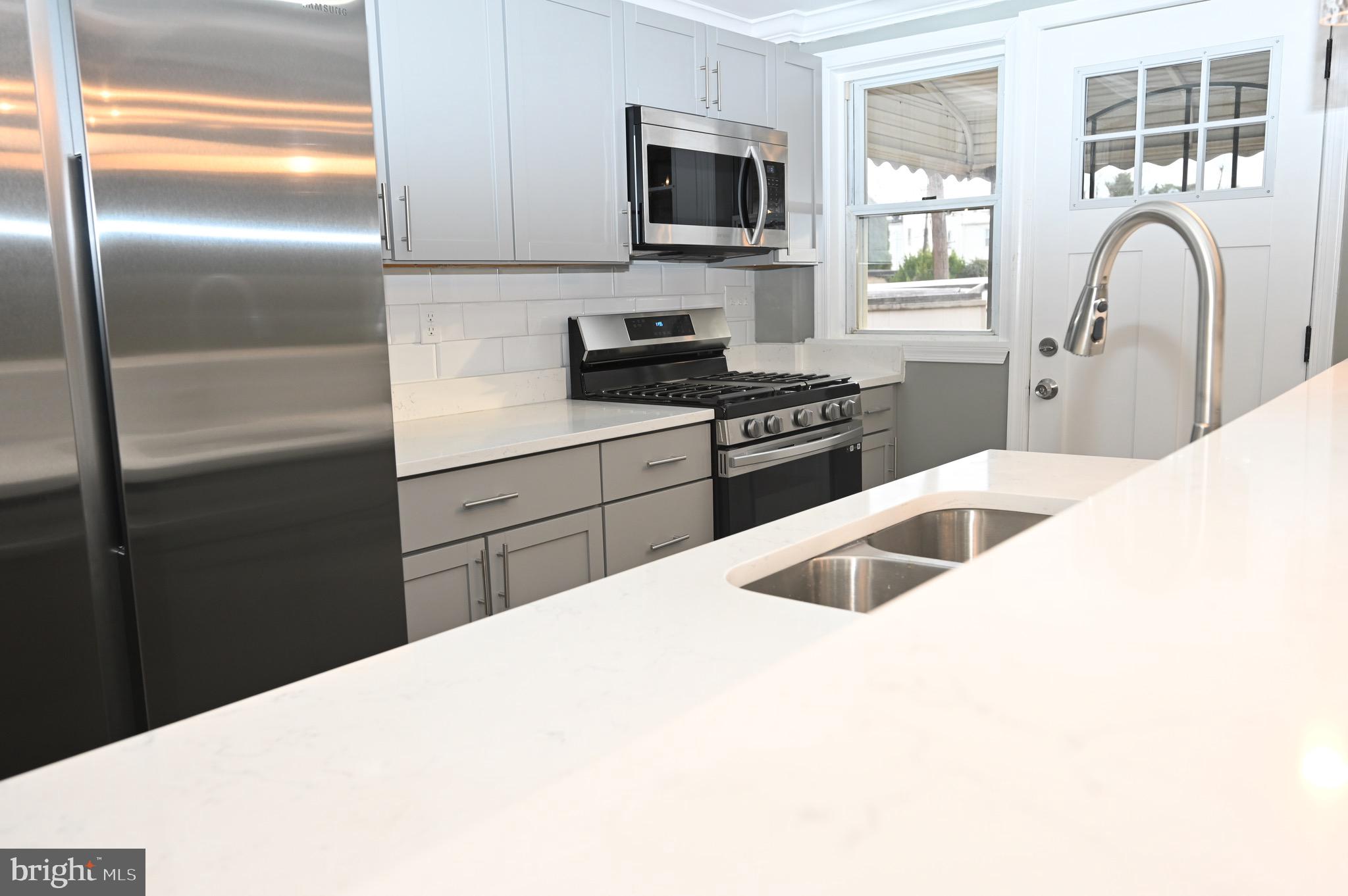 1018 Wicklow Road Baltimore, MD 21229 - Photo 8 of 38