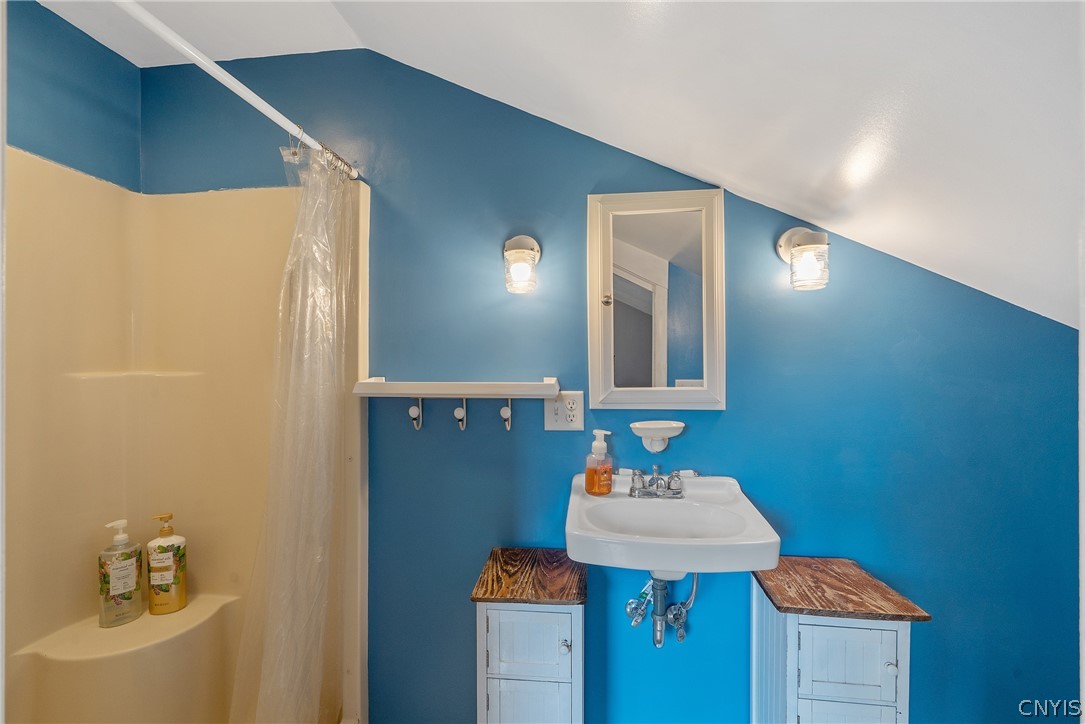 260 East Lake Road DeRuyter, NY 13052 - Photo 39 of 50 En-suite full bathroom