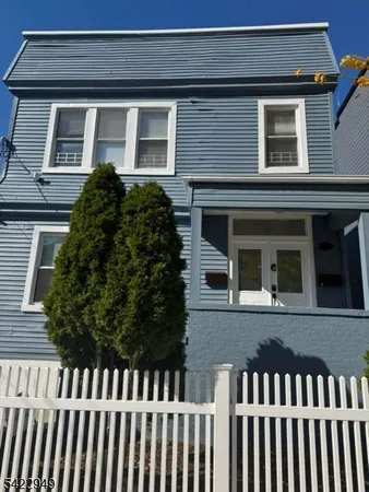 $2,700 | 359 South 20th Street, Newark, NJ 07103