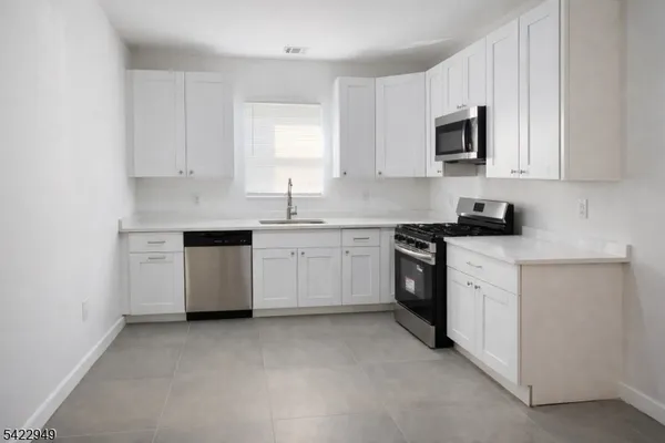 $2,700 | 359 South 20th Street, Newark, NJ 07103