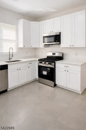 $2,700 | 359 South 20th Street, Newark, NJ 07103