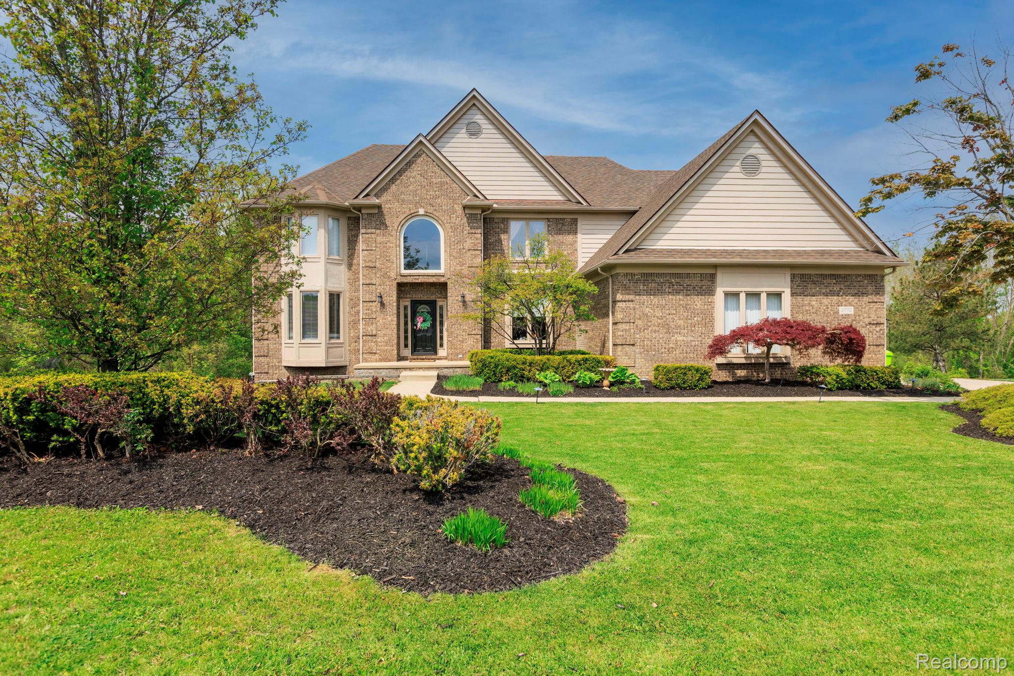 3772 Fawn Drive Rochester, MI 48306 - Photo 52 of 56 12-web-or-mls-3772 Fawn Dr - Exterior (1 of 8).jpg
