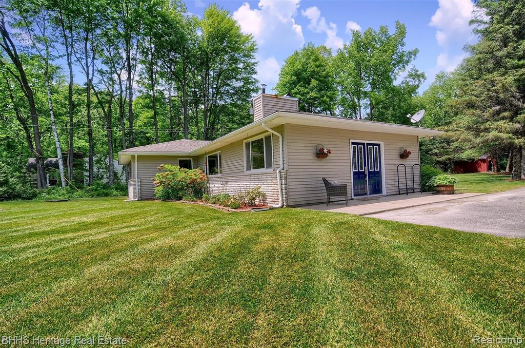 8415 McClements Road Brighton, MI 48114 - Photo 2 of 42