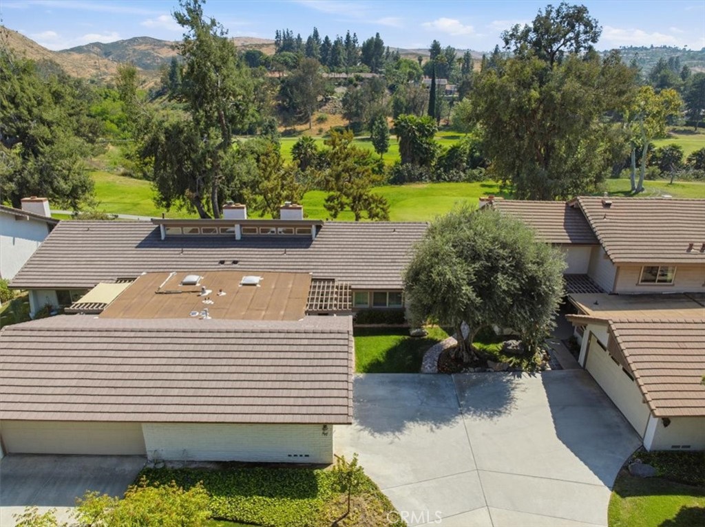 702 Vía Zapata Riverside, CA 92507 - Photo 12 of 65