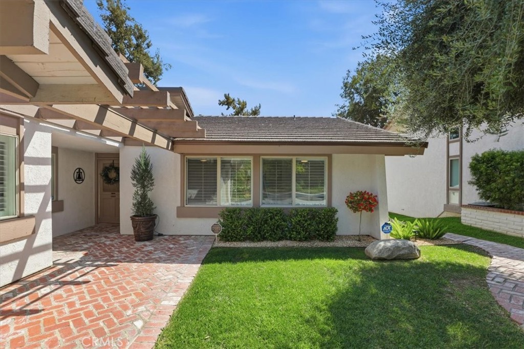 702 Vía Zapata Riverside, CA 92507 - Photo 16 of 65