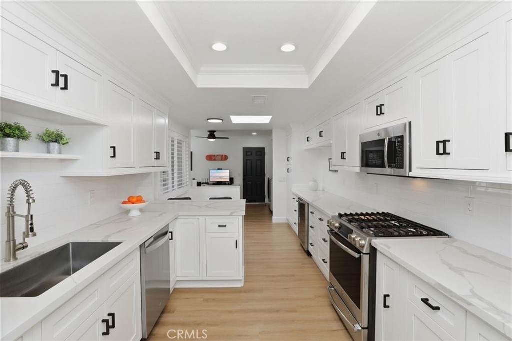 702 Vía Zapata Riverside, CA 92507 - Photo 3 of 65