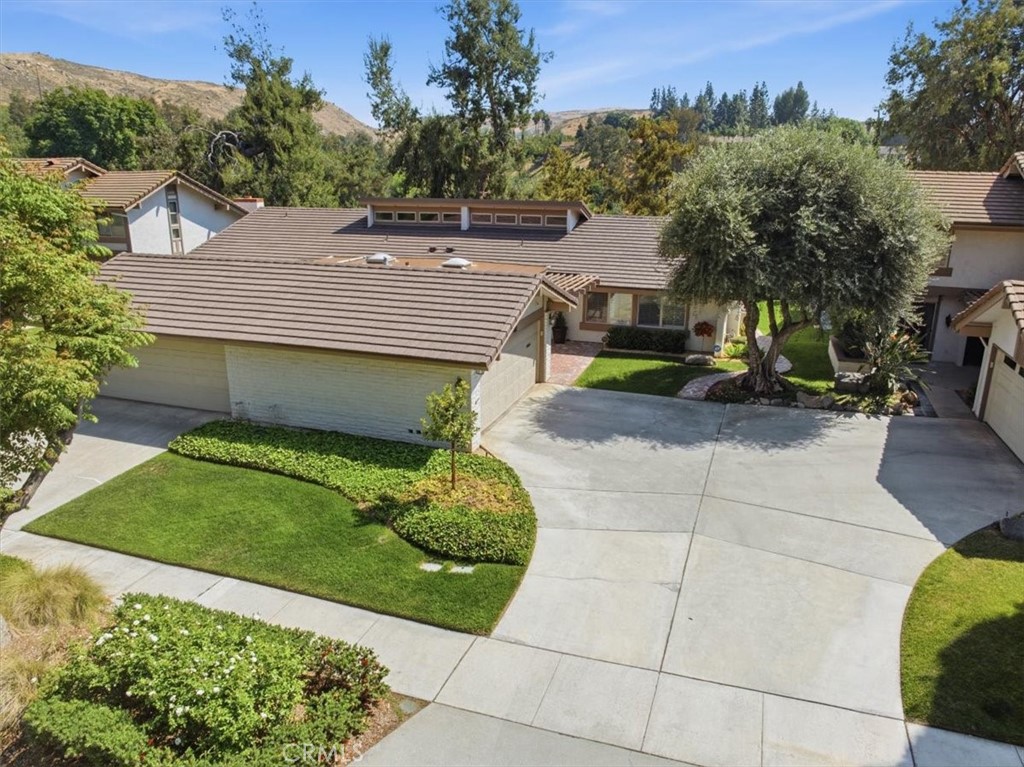 702 Vía Zapata Riverside, CA 92507 - Photo 5 of 65