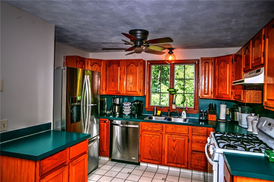 591 Fish Hill Road Coventry, RI 02816 - Photo 4 of 26