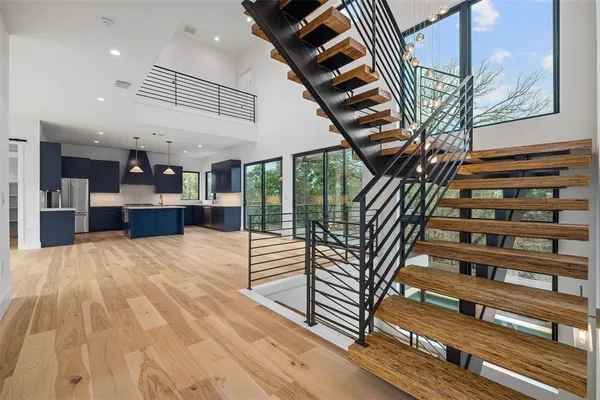 $10,000 | 200 Lake Hills Drive North, Austin, TX 78733