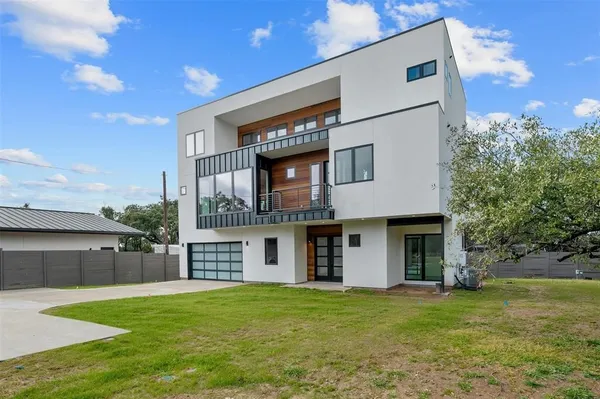 $10,000 | 200 Lake Hills Drive North, Austin, TX 78733