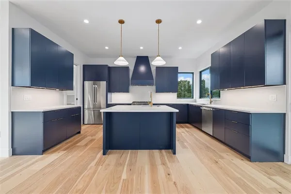 $10,000 | 200 Lake Hills Drive North, Austin, TX 78733