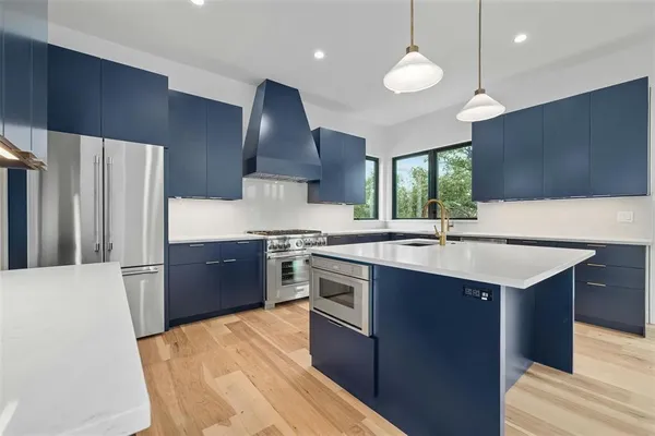 $10,000 | 200 Lake Hills Drive North, Austin, TX 78733