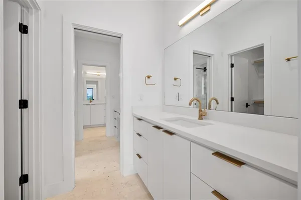 $10,000 | 200 Lake Hills Drive North, Austin, TX 78733