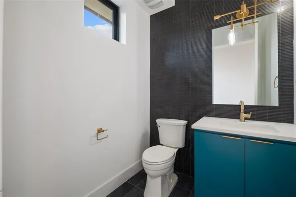 $10,000 | 200 Lake Hills Drive North, Austin, TX 78733